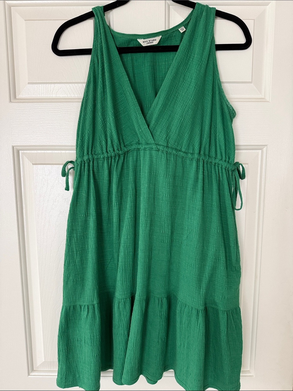 Max Studio Emerald Green Sleeveless V-Neck Tie-Waist Mini Dress